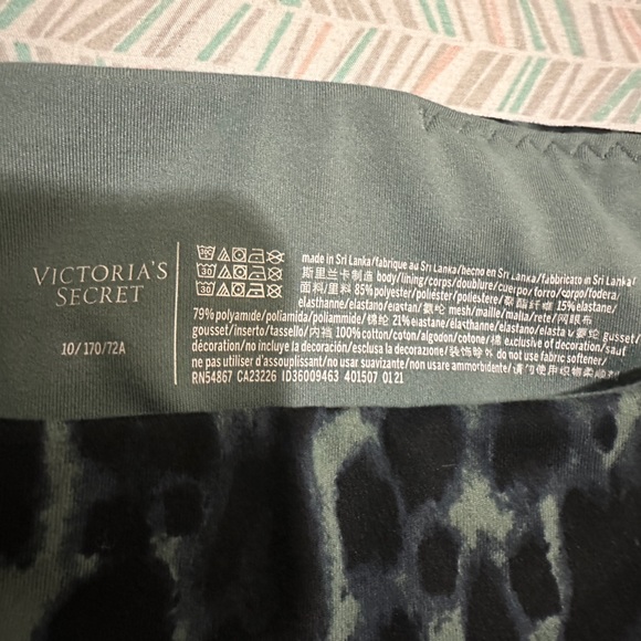 Yoga pants - nwot - Picture 2 of 3